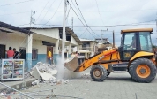JCB Donates 3CX Backhoe Loader To Help Quake-Hit Ecuador
